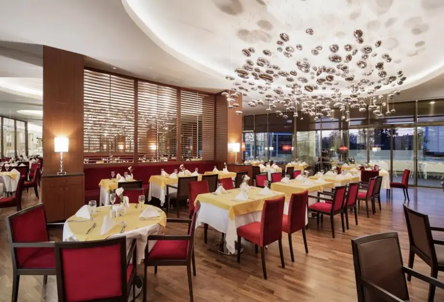Restauracja i jedzenie w hotelu The Sense Deluxe