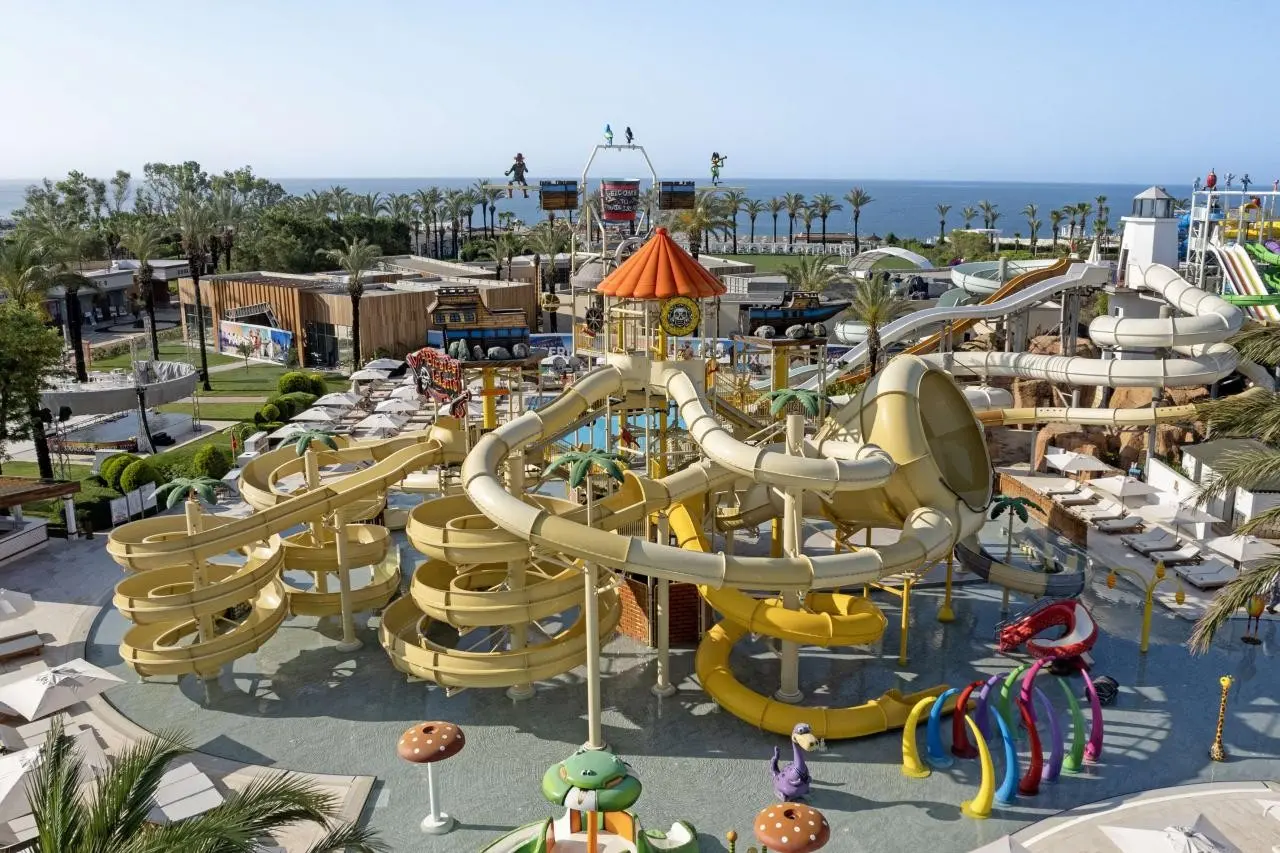 Titanic Deluxe Lara — TITANIC DELUXE LARA