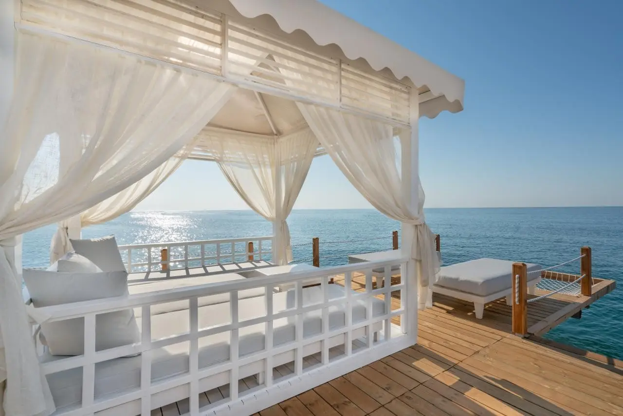 Titanic Deluxe Lara — TITANIC DELUXE LARA