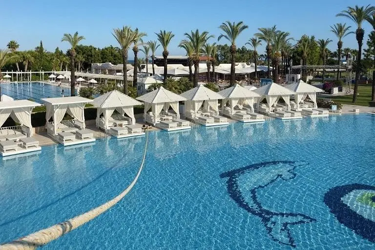 Titanic Deluxe Lara — TITANIC DELUXE LARA