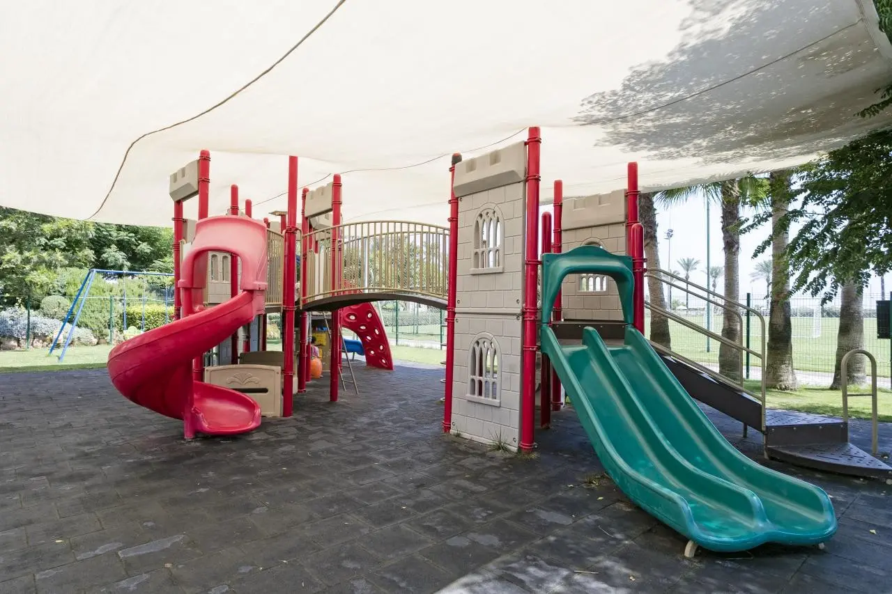 Titanic Deluxe Lara — TITANIC DELUXE LARA