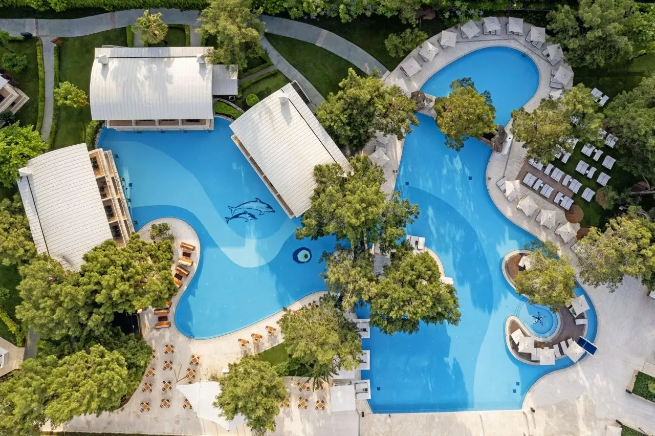 Titanic Deluxe Lara — TITANIC DELUXE LARA