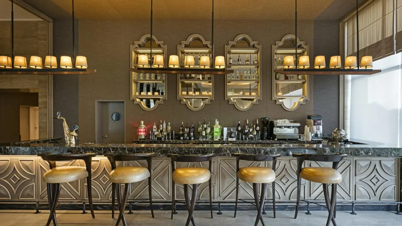 Titanic Deluxe Lara — TITANIC DELUXE LARA