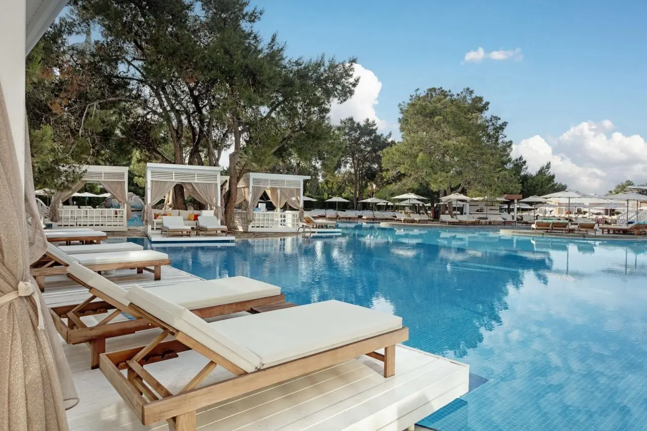 Titanic Deluxe Lara — TITANIC DELUXE LARA