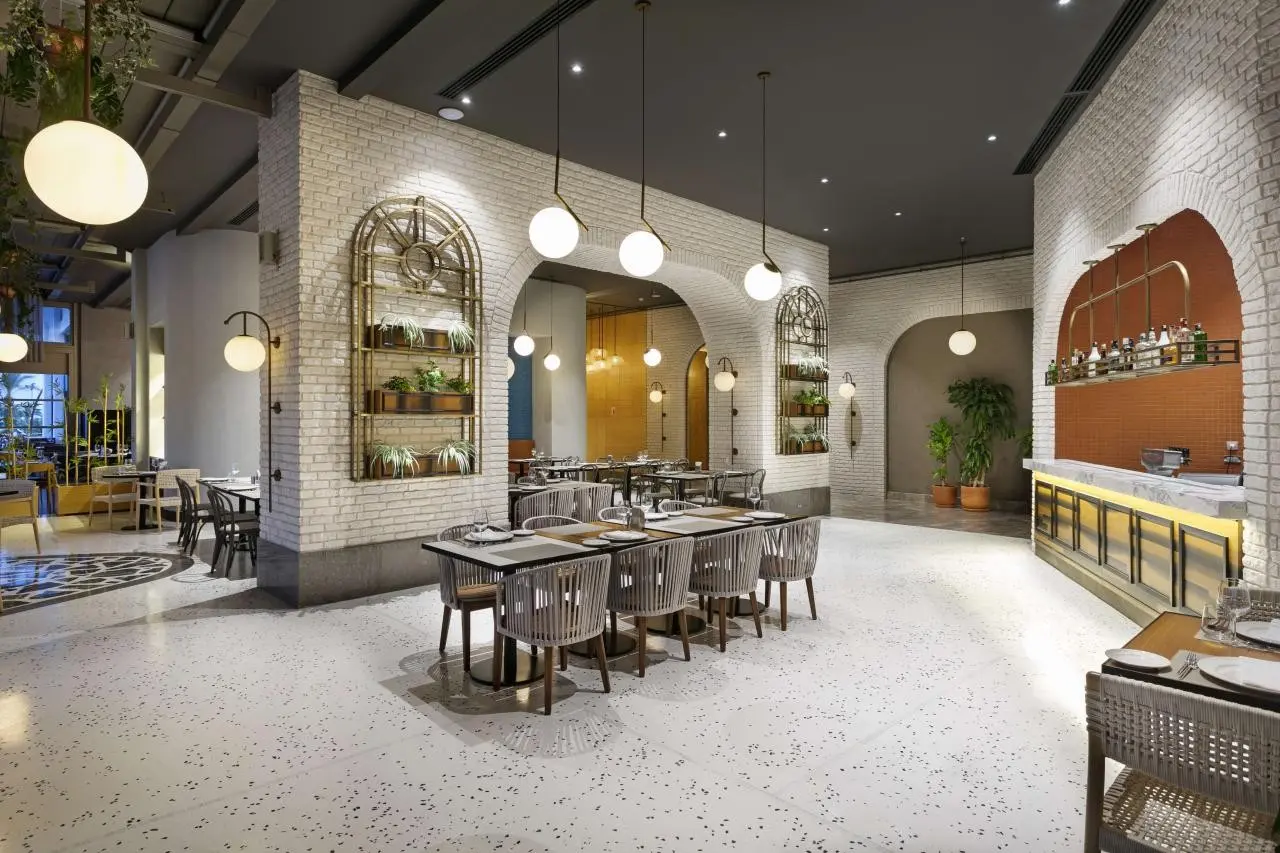 Titanic Deluxe Lara — TITANIC DELUXE LARA