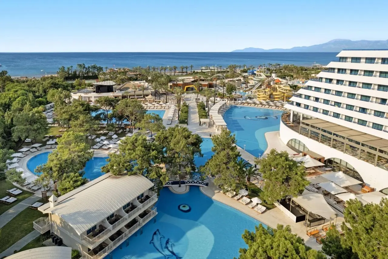 Titanic Deluxe Lara — TITANIC DELUXE LARA