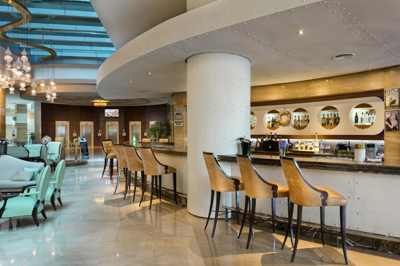 Titanic Deluxe Lara — TITANIC DELUXE LARA