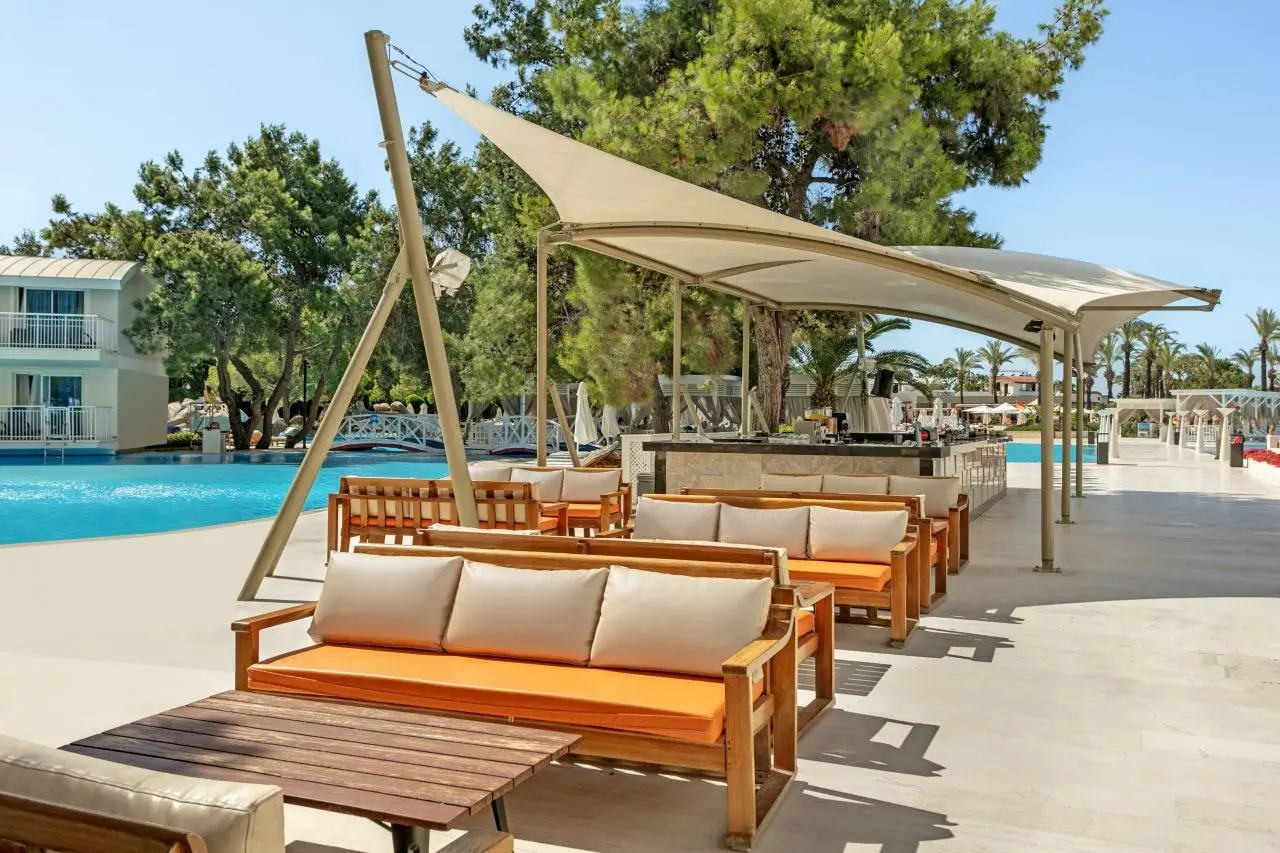 Titanic Deluxe Lara — TITANIC DELUXE LARA