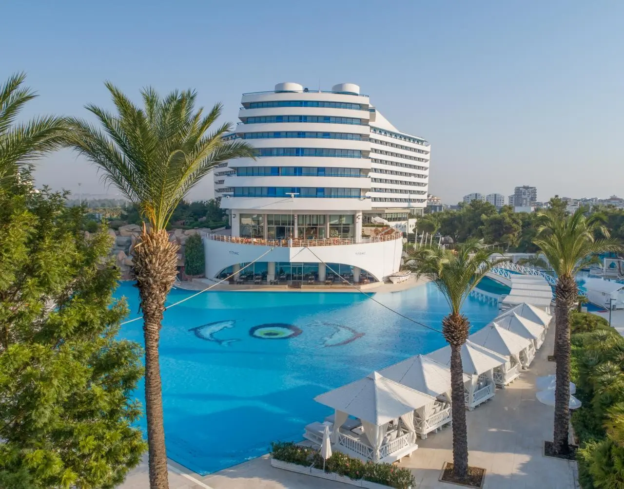 Titanic Deluxe Lara — TITANIC DELUXE LARA