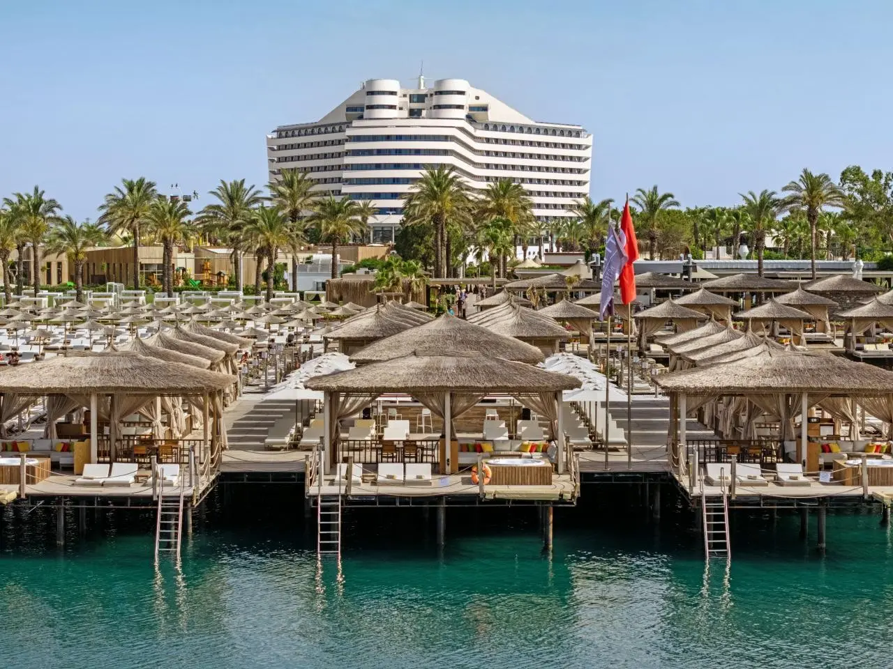 Titanic Deluxe Lara — TITANIC DELUXE LARA