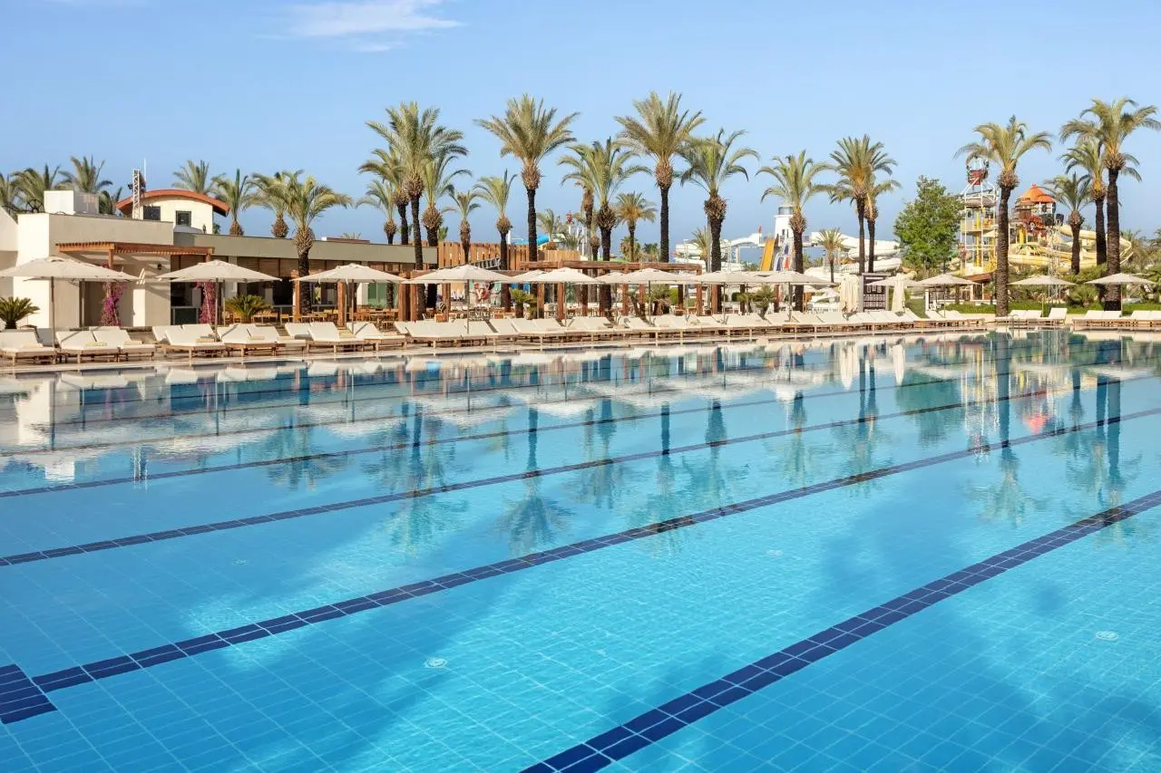 Titanic Deluxe Lara — TITANIC DELUXE LARA