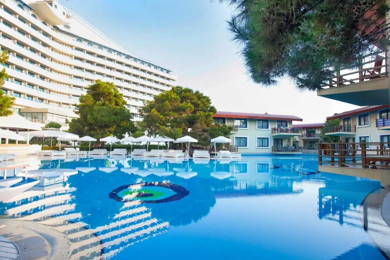 Titanic Deluxe Lara — TITANIC DELUXE LARA