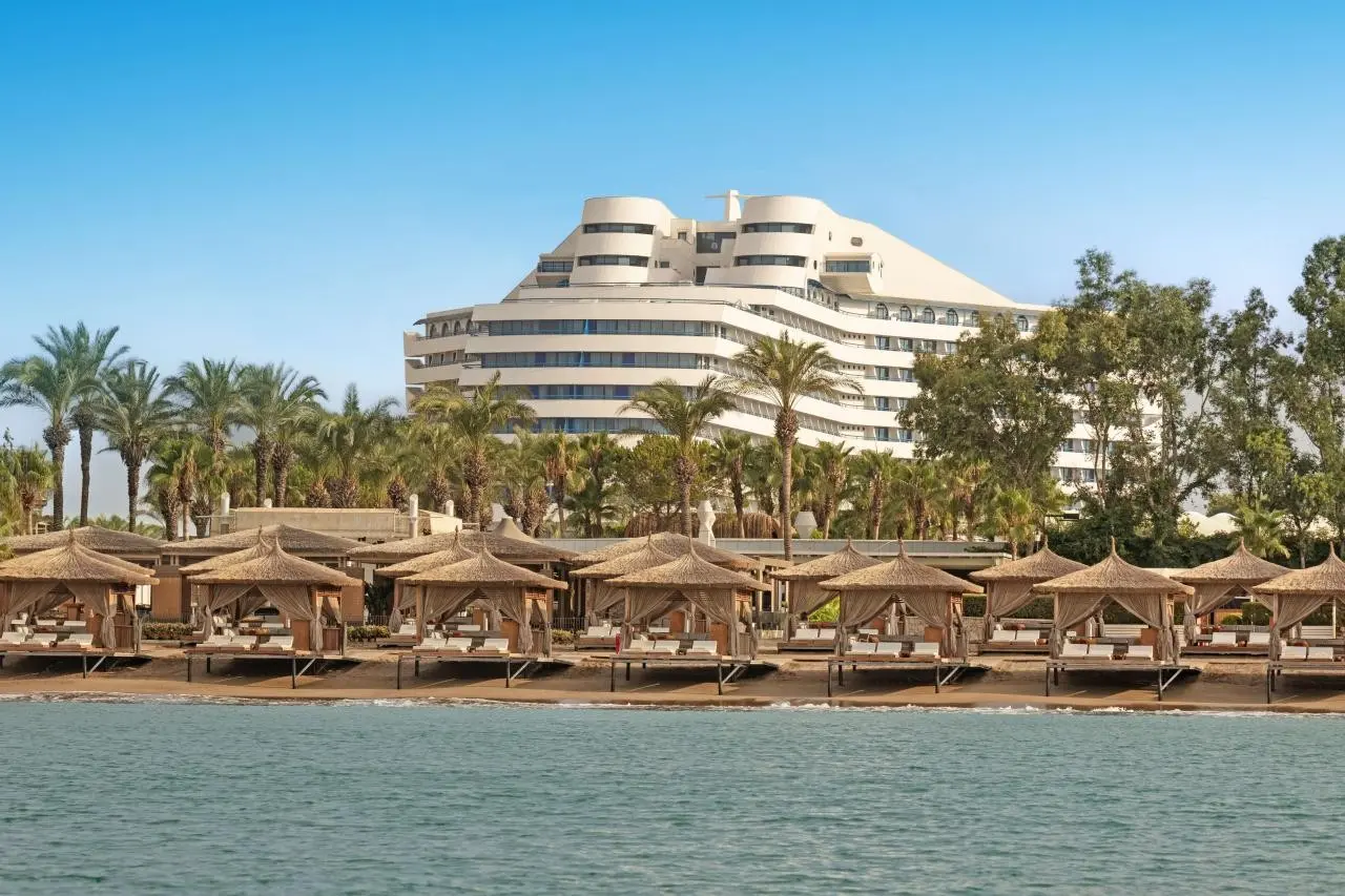 Titanic Deluxe Lara — TITANIC DELUXE LARA