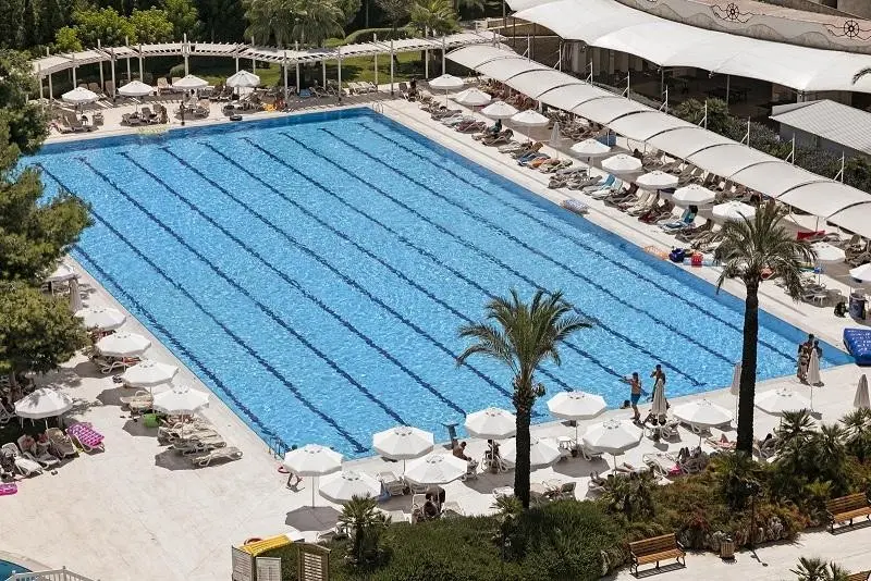 Titanic Deluxe Lara — TITANIC DELUXE LARA