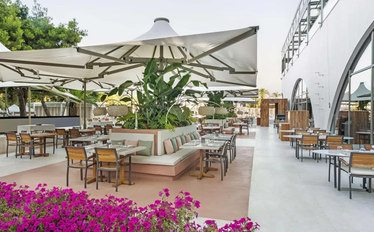 Titanic Deluxe Lara — TITANIC DELUXE LARA