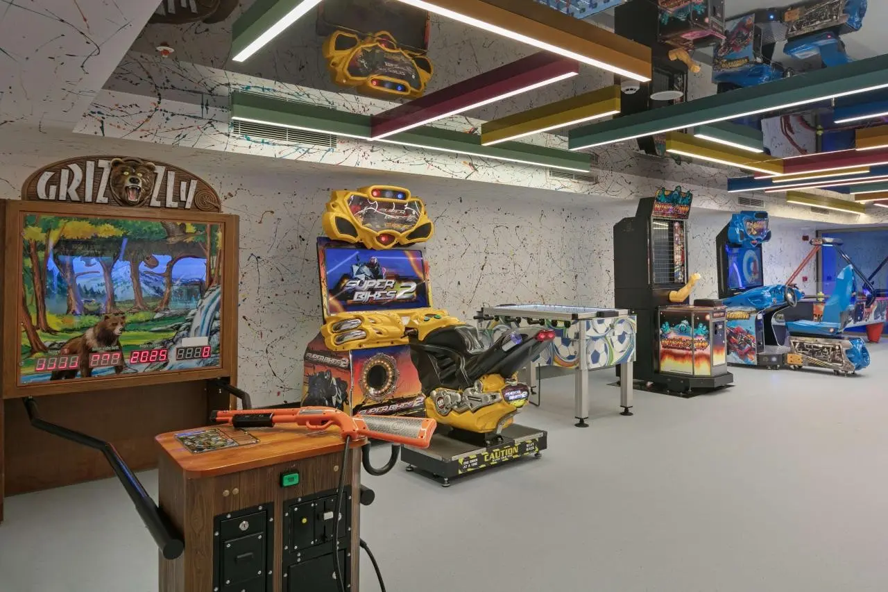 Titanic Deluxe Lara — TITANIC DELUXE LARA