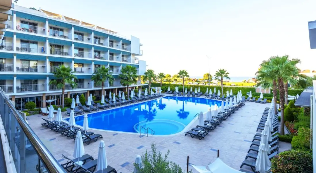 Basen w hotelu TUI Blue Barut Andiz