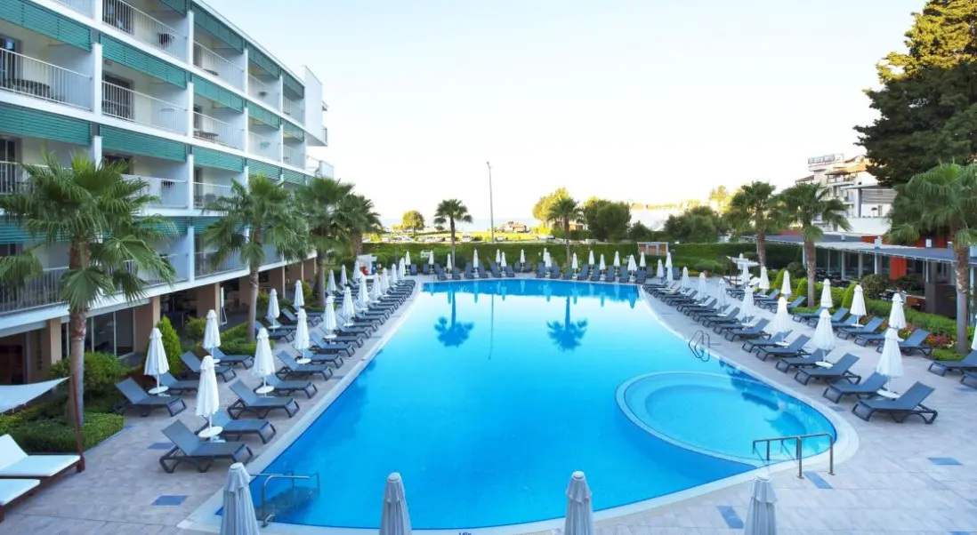 Basen w hotelu TUI Blue Barut Andiz