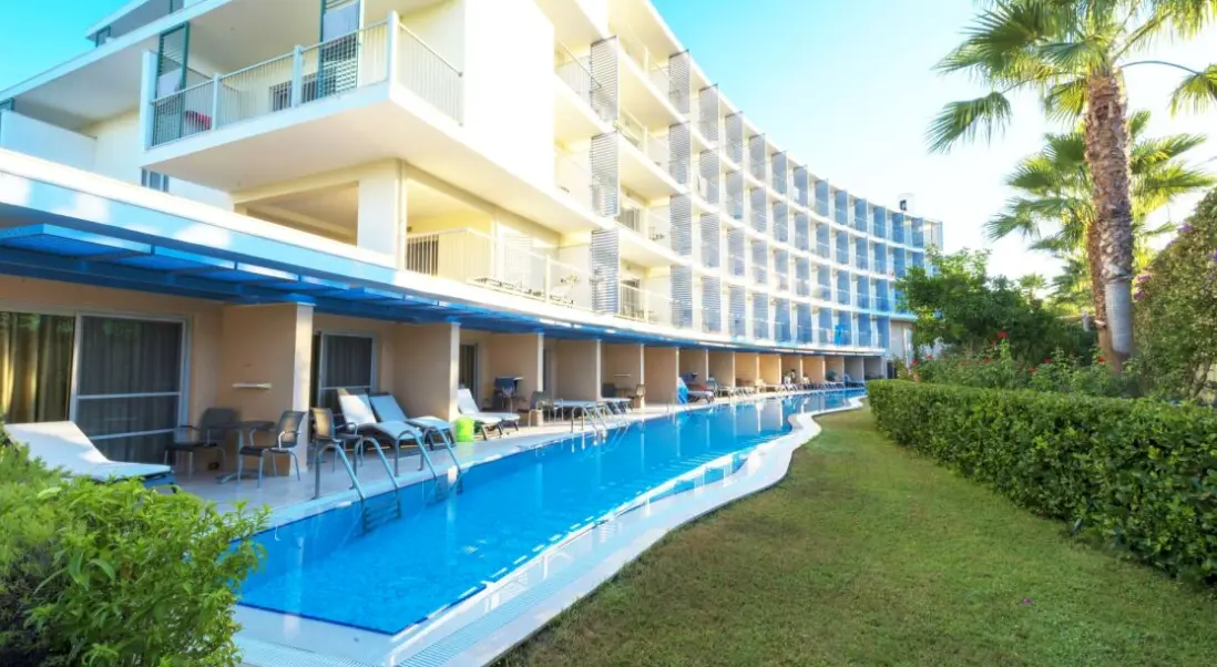 Basen w hotelu TUI Blue Barut Andiz