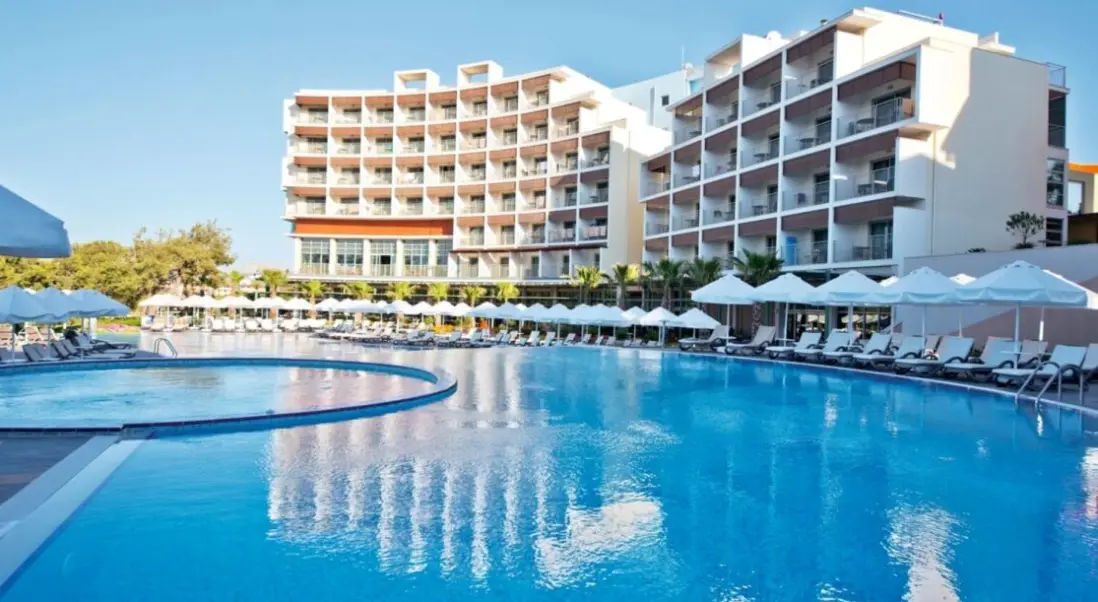 Basen w hotelu TUI Blue Sensatori Akra Sorgun
