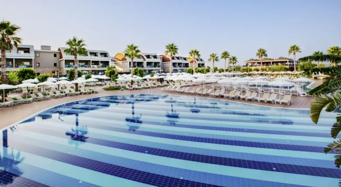 Basen w hotelu TUI Magic Life Jacaranda