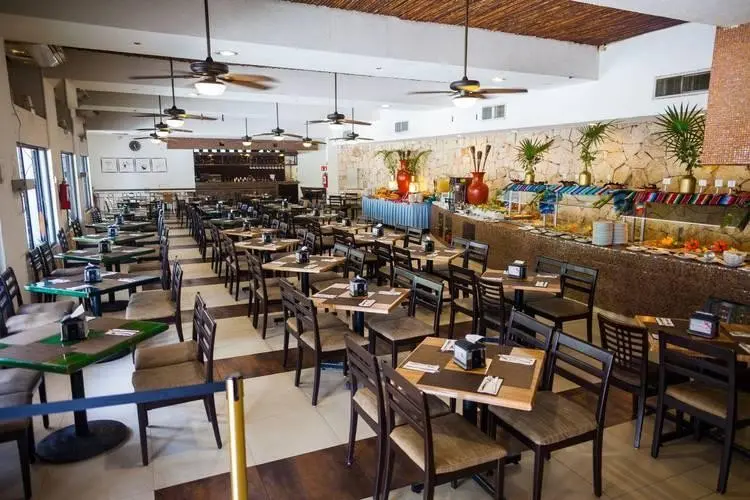 Restauracja i jedzenie w hotelu Tukan Hotel Playa Del Carmen