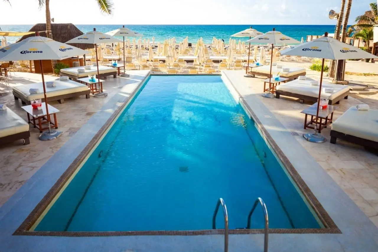 Basen w hotelu Tukan Hotel Playa Del Carmen