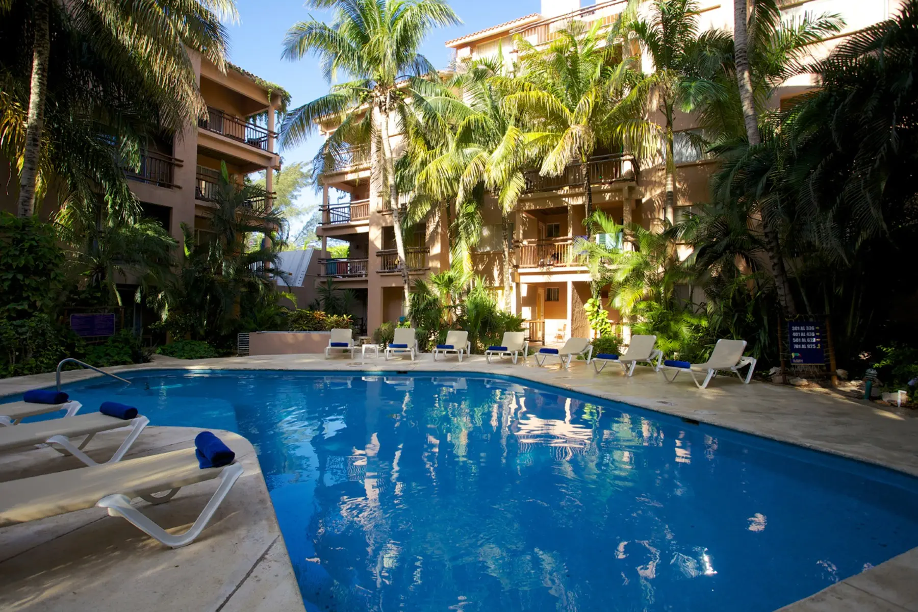 Basen w hotelu Tukan Hotel Playa Del Carmen