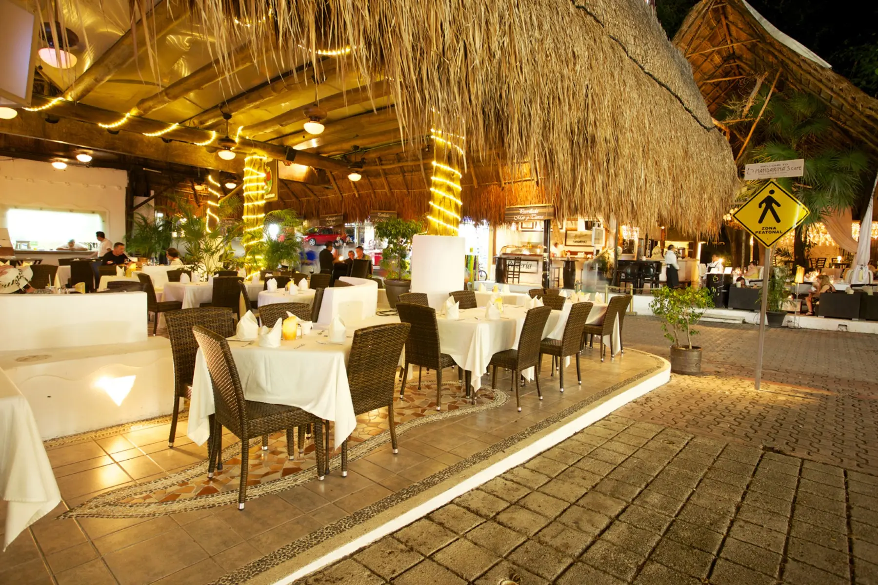 Restauracja i jedzenie w hotelu Tukan Hotel Playa Del Carmen