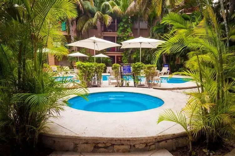 Basen w hotelu Tukan Hotel Playa Del Carmen