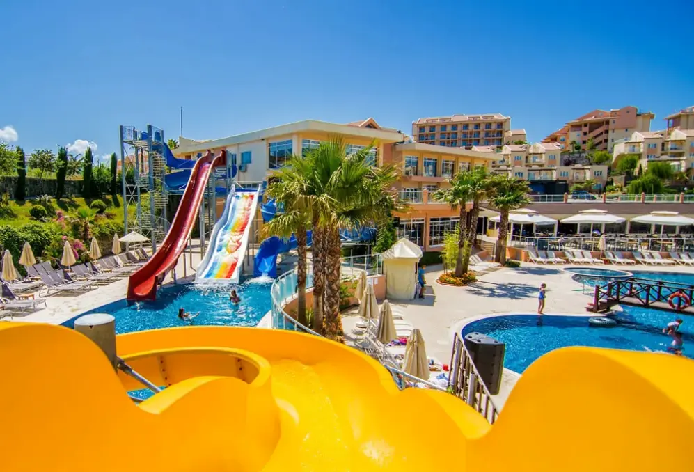 Basen w hotelu Unique Residence Hotel Golf and Spa