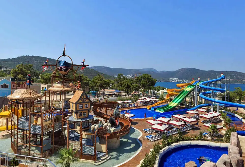 Basen w hotelu Vogue Hotel Supreme Bodrum