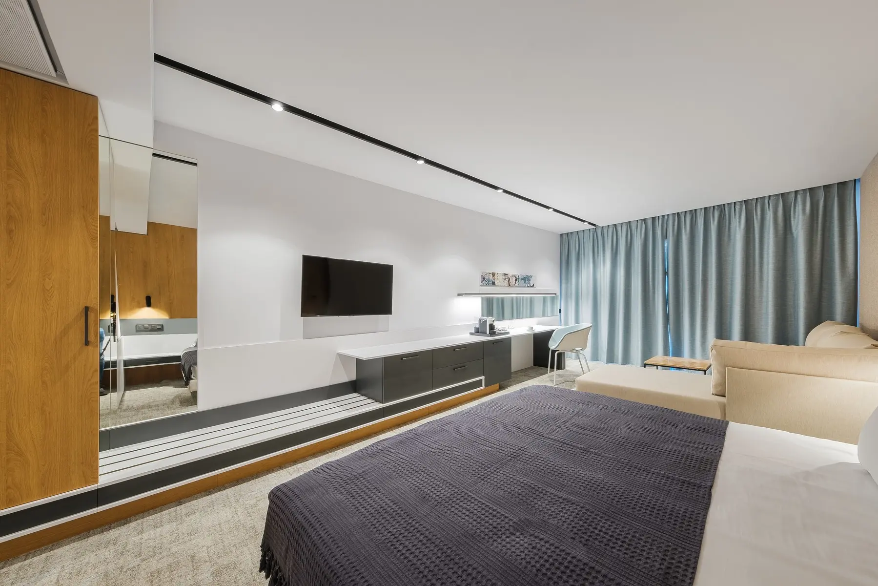 Voya Beach Resort — VOYA BEACH RESORT