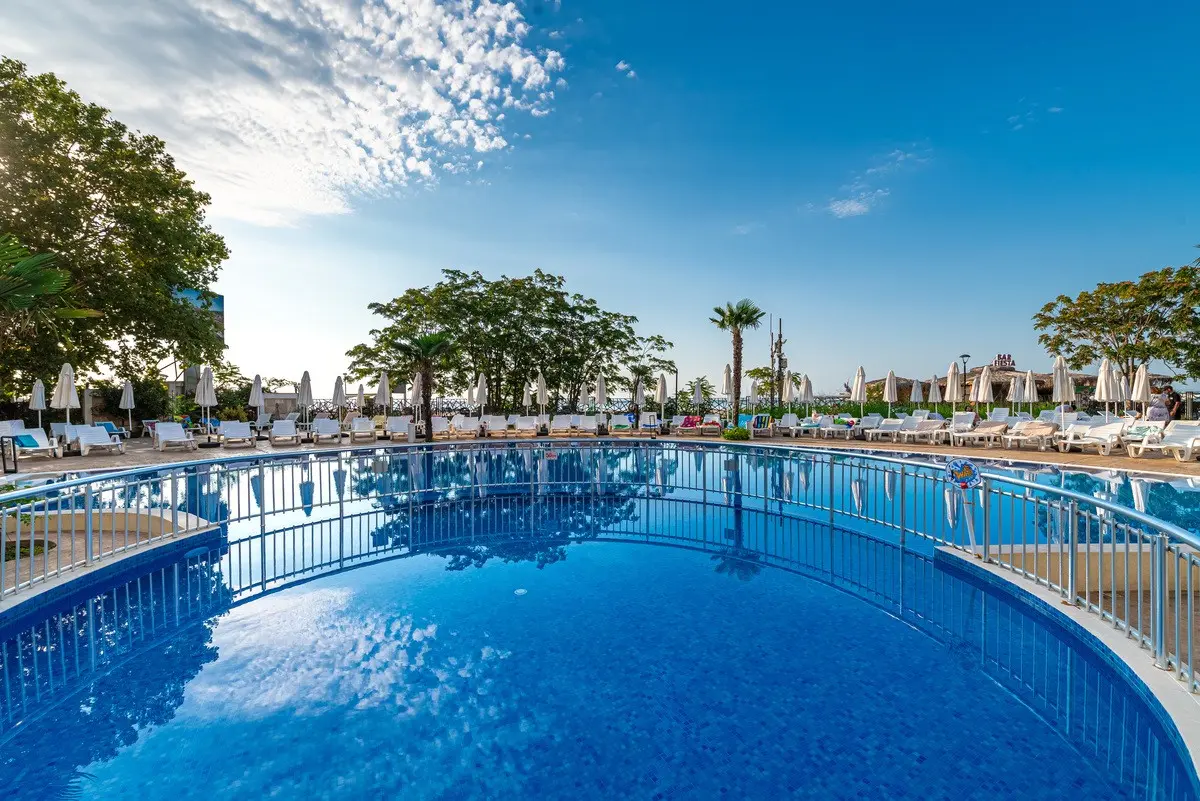 Zenith Hotel — ZENITH