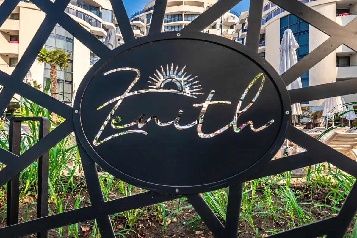 Zenith Hotel — ZENITH