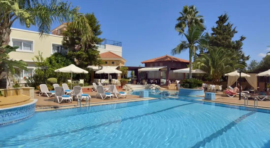 Basen w hotelu Zeus Village Adults Only