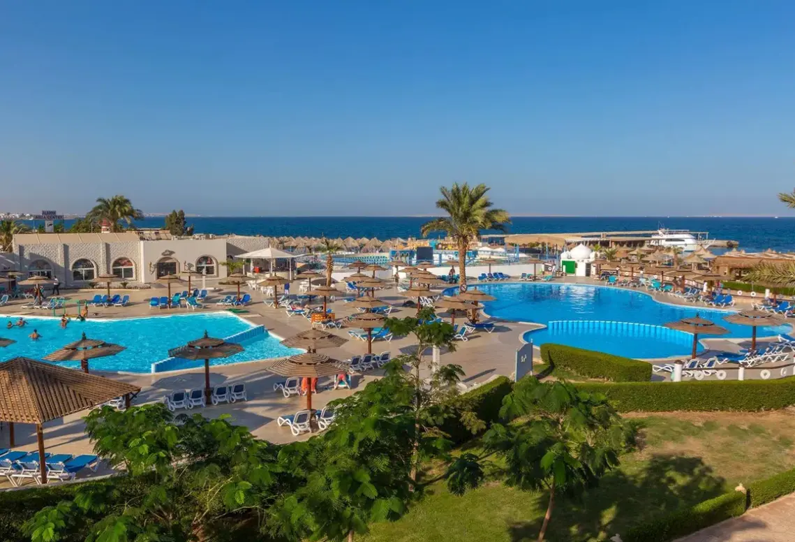 Basen w hotelu Aladdin Beach Resort