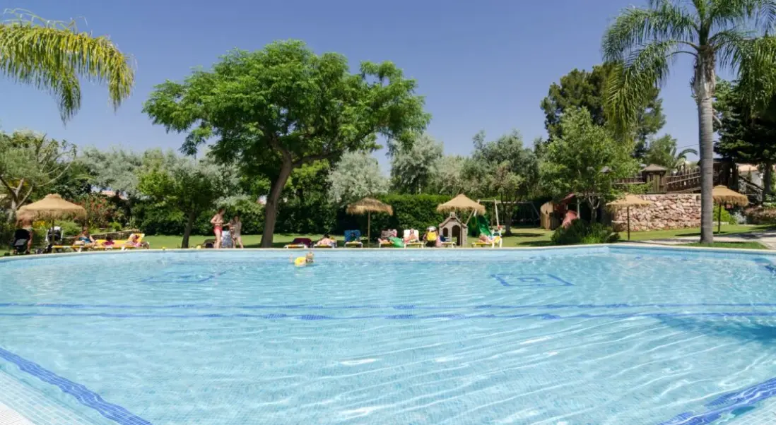 Basen w hotelu Alfagar Village