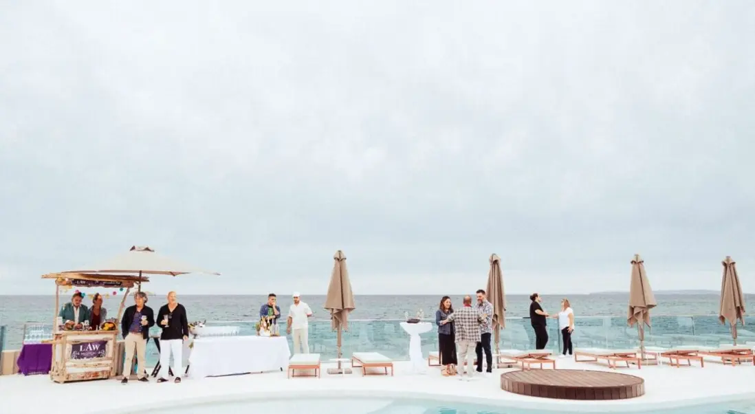 Basen w hotelu Ama Ibiza Beachfront Suites