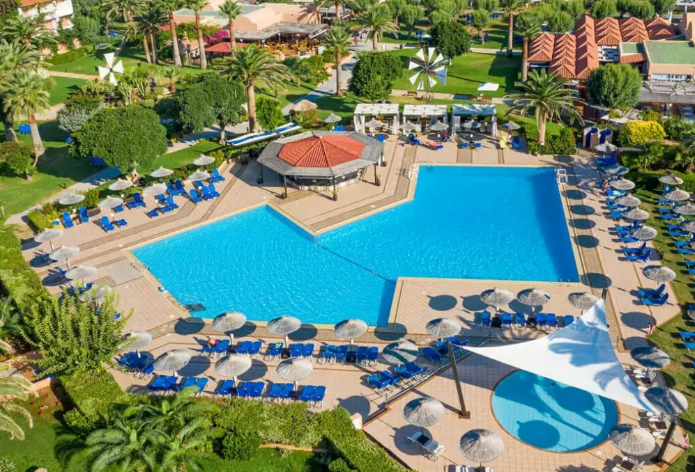 Basen w hotelu Anissa Beach Village