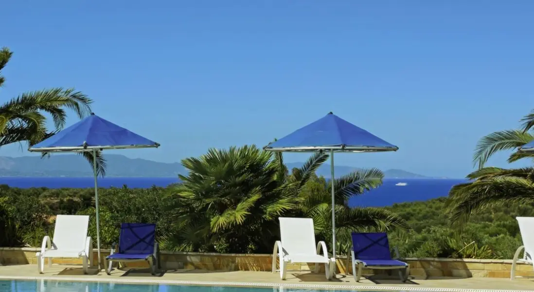 Basen w hotelu Appartements Helidonia