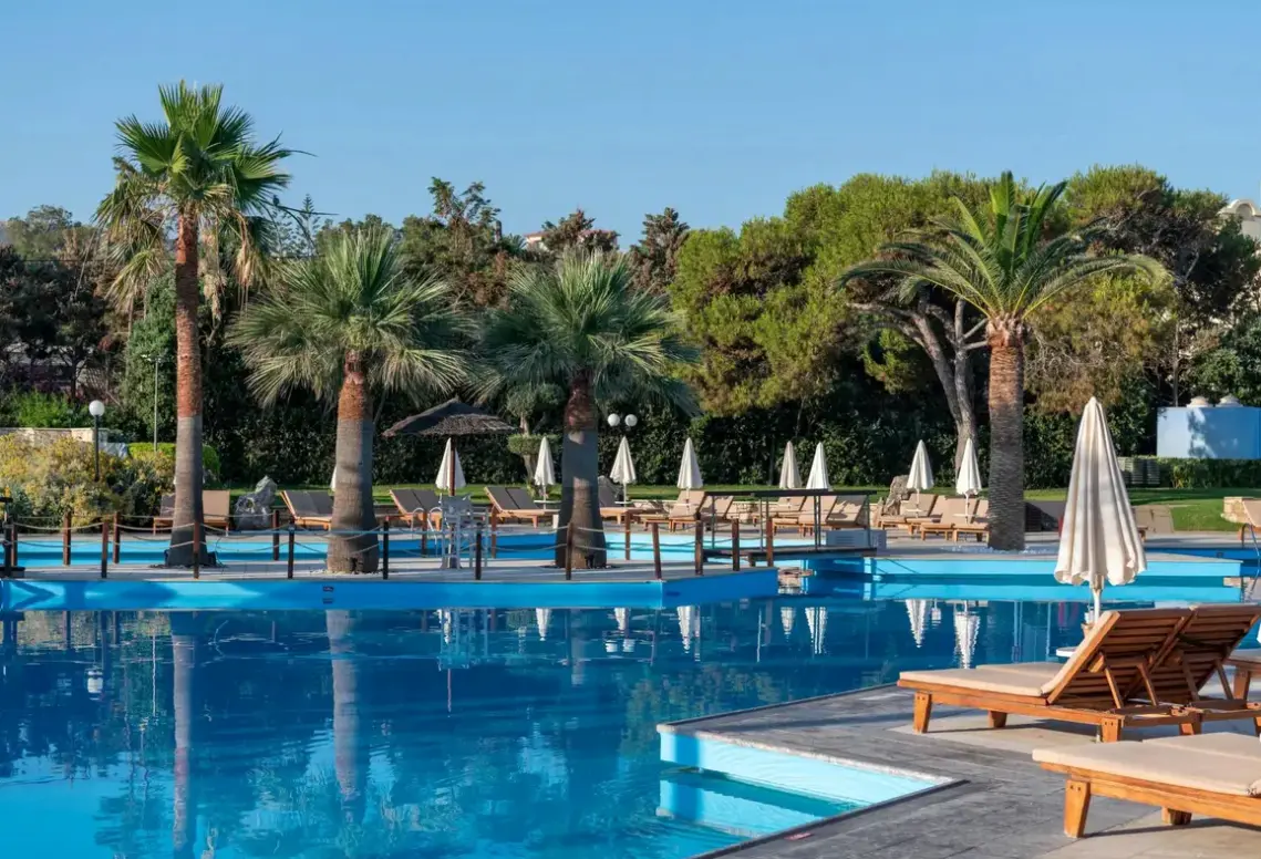 Basen w hotelu Aquila Rithymna Beach