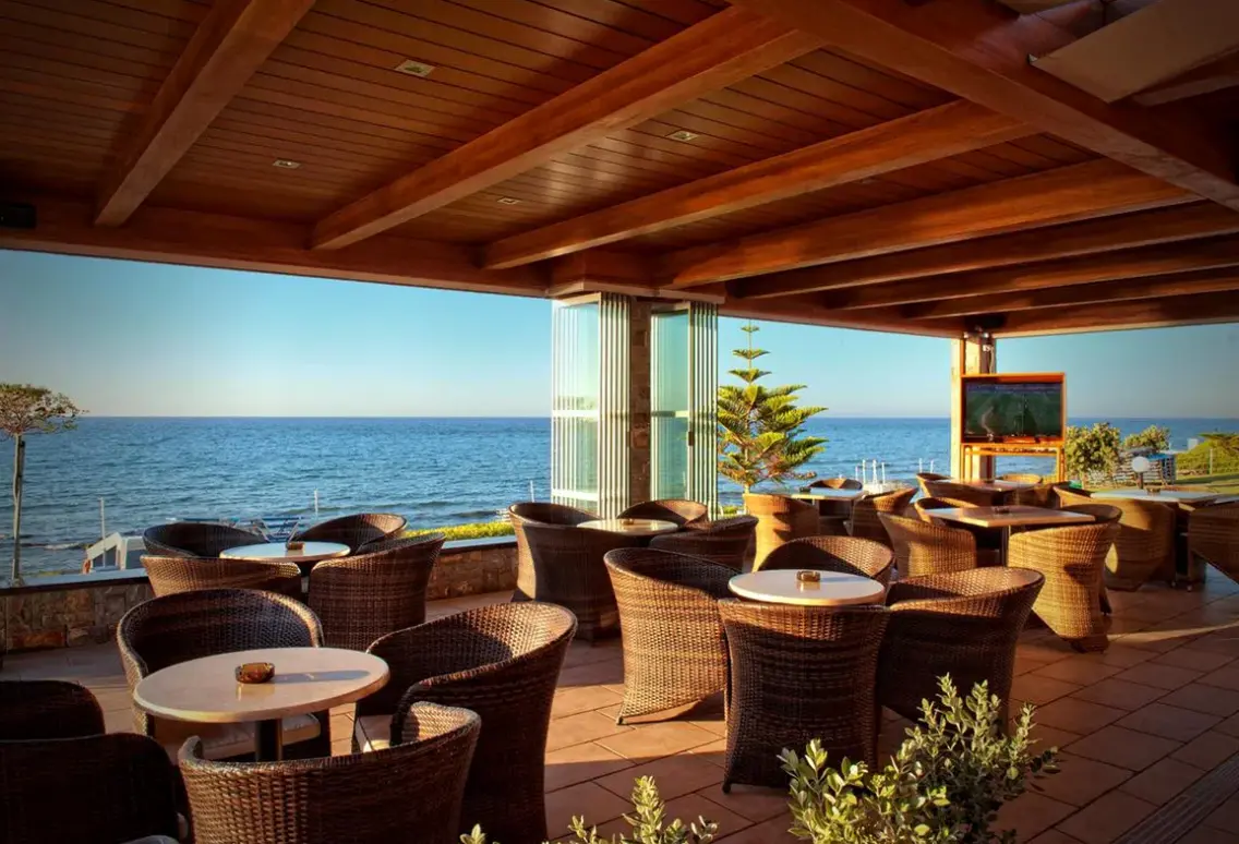 Restauracja i jedzenie w hotelu Ariadne Beach