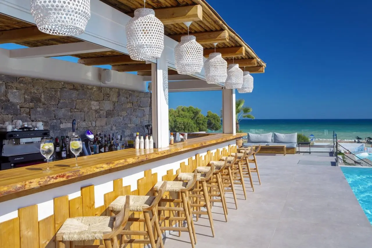 Plaża przy hotelu Atermono Boutique Resort