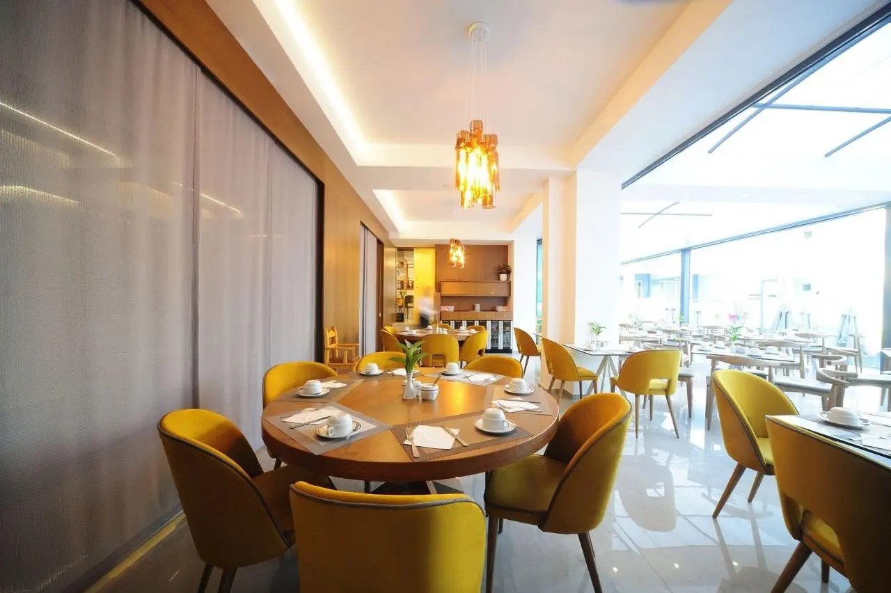 Restauracja i jedzenie w hotelu Atrium Ambiance