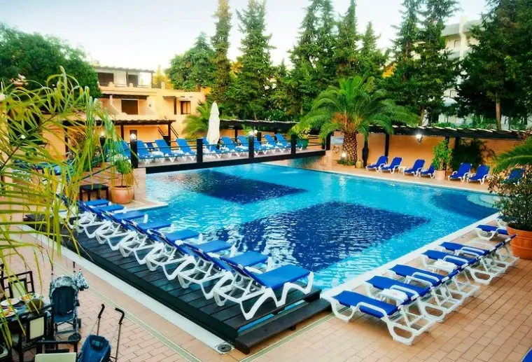 Basen w hotelu Balaia Mar