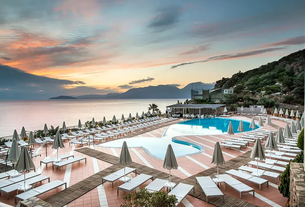 Basen w hotelu Blue Marine Resort & Spa