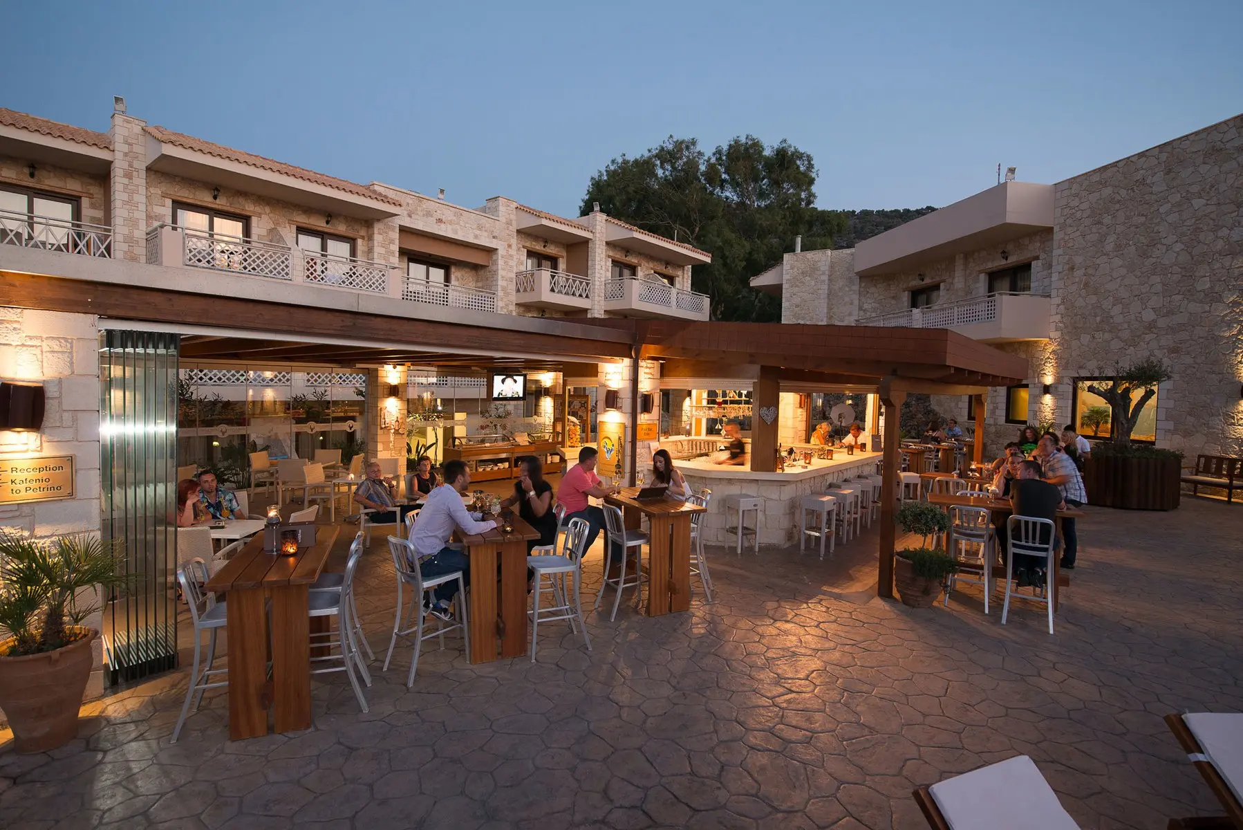Restauracja i jedzenie w hotelu Cactus Royal