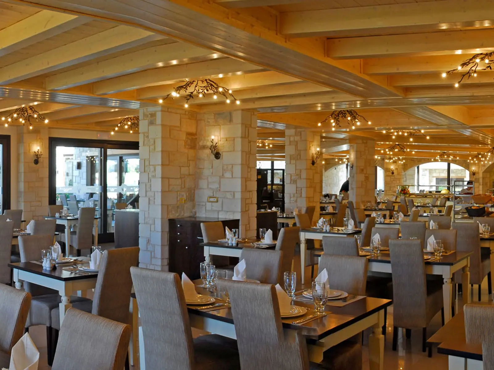 Restauracja i jedzenie w hotelu Cactus Royal