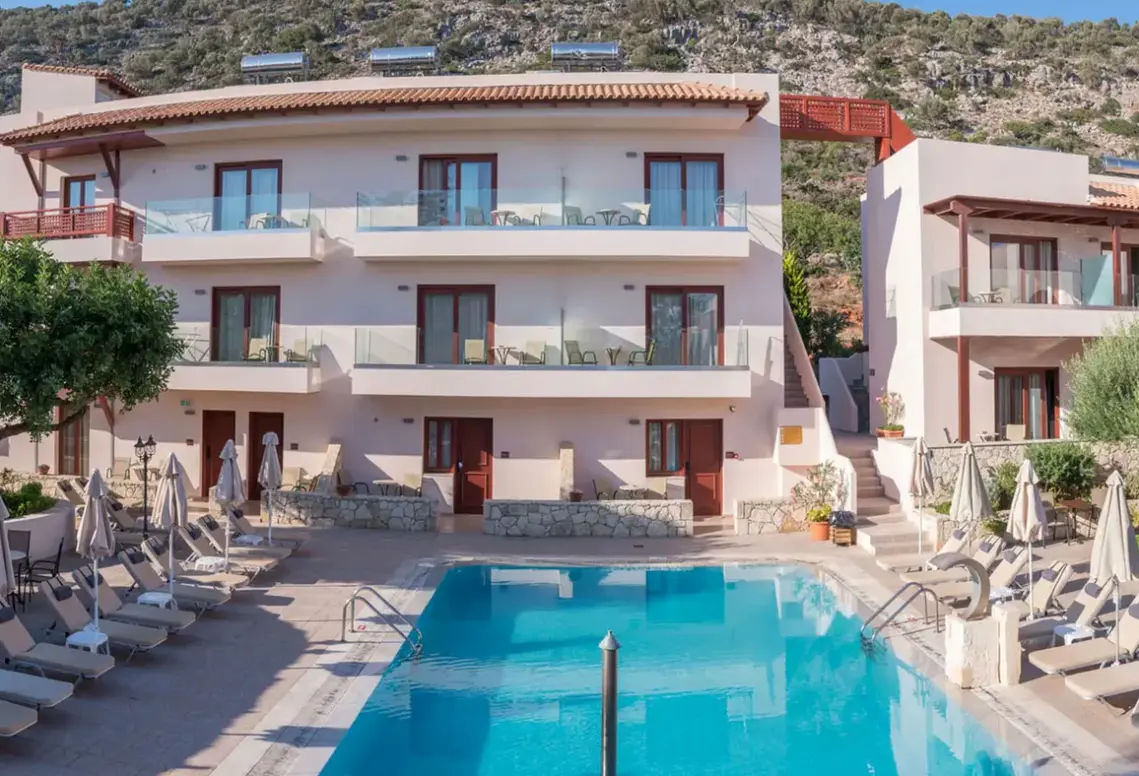 Basen w hotelu Cactus Village